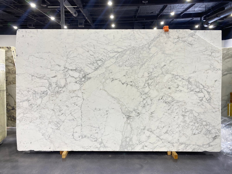 MARBLE CALACATTA MIELE HONED 3/4