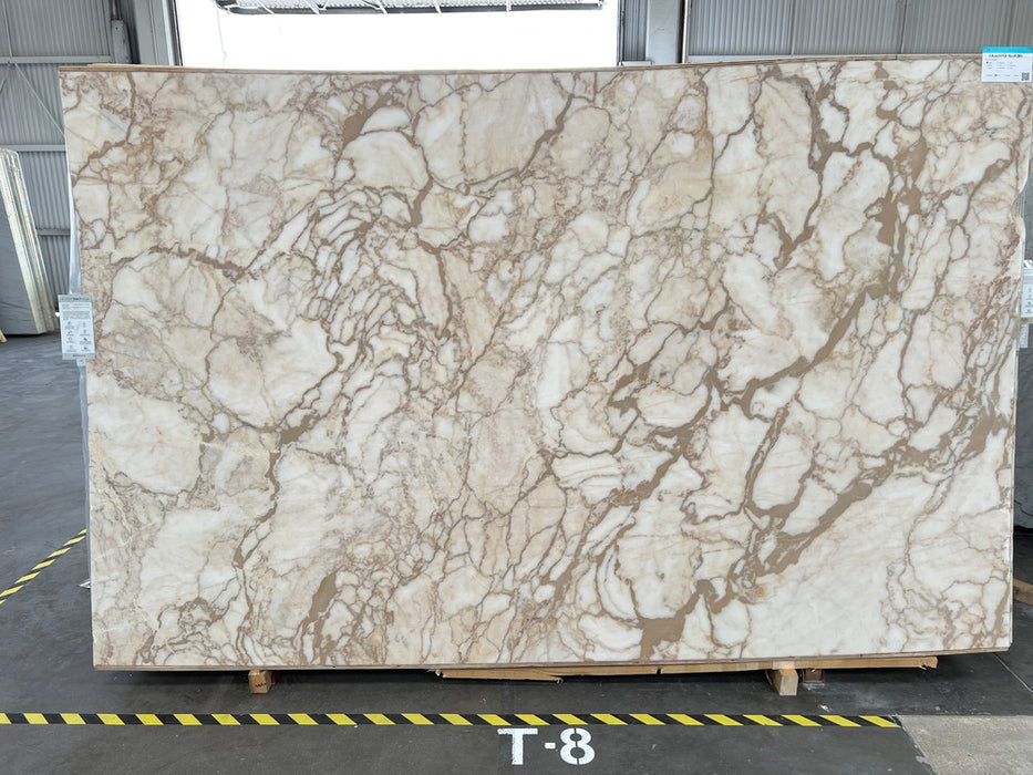 MARBLE CALACATTA VENA ORO HONED 3/4