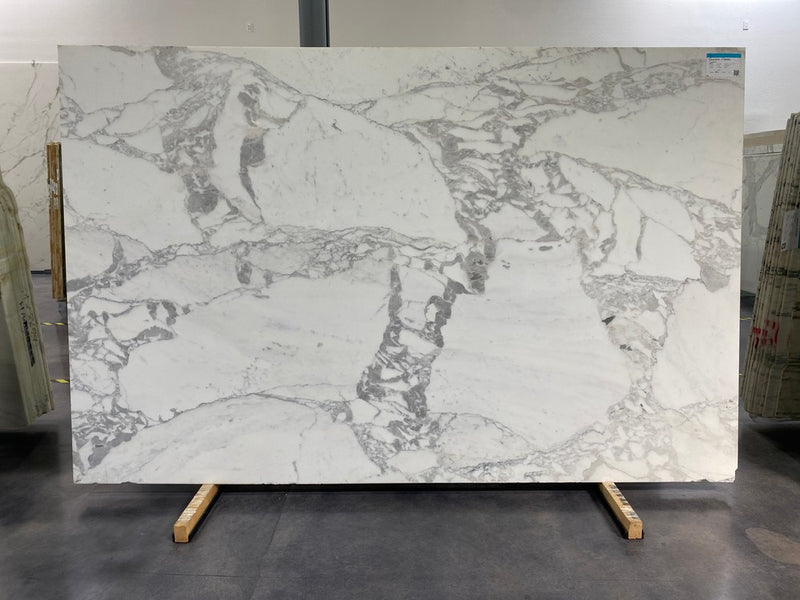 MARBLE CALACATTA CARRARA HONED 3/4