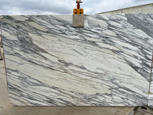 Stoneworks- Granito.Cuarzo.Marmol - You can't just place your Louis Vuitton  book on any table 💁🏻‍♀️ you have to place it on a marble table that  reinforces the statement you want to make.