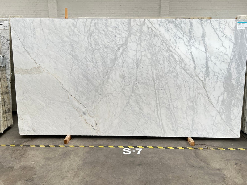 MARBLE CALACATTA TAPATITA HONED 3/4