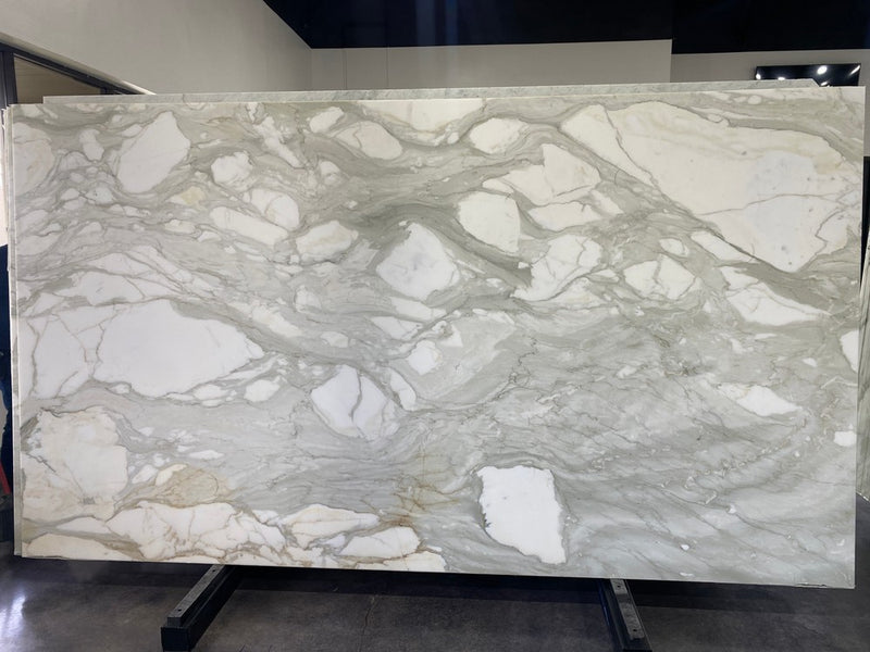 MARBLE CALACATTA HONED 3/4