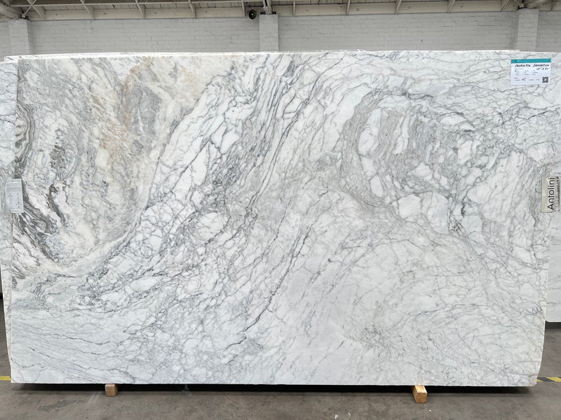 MARBLE CALACATTA FANTASTICO HONED 3/4