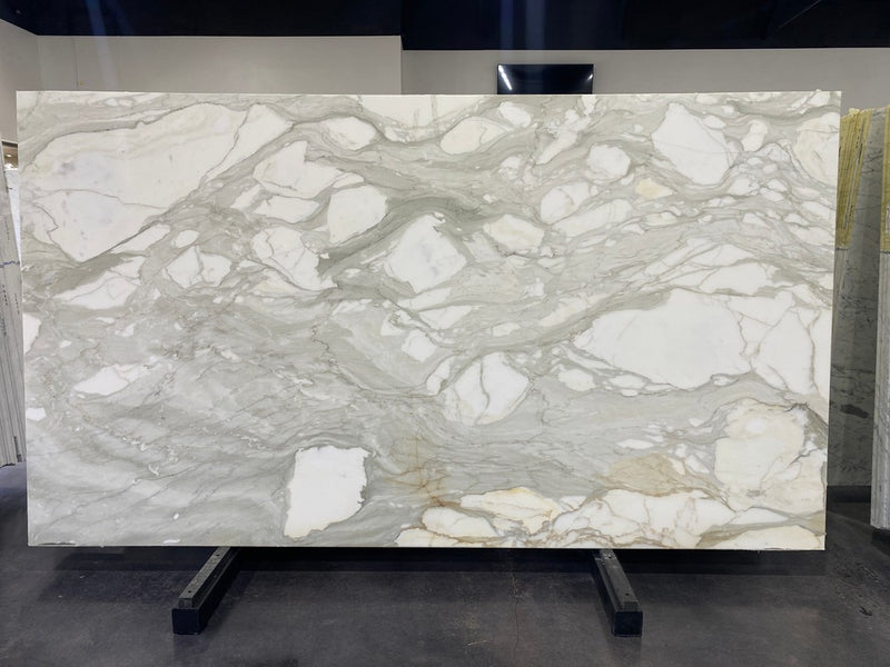 MARBLE CALACATTA HONED 3/4