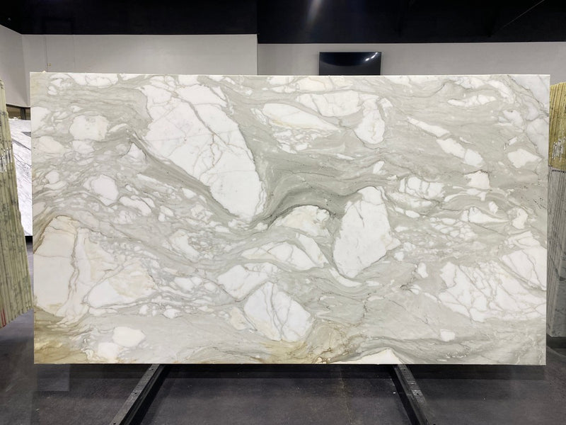 MARBLE CALACATTA HONED 3/4