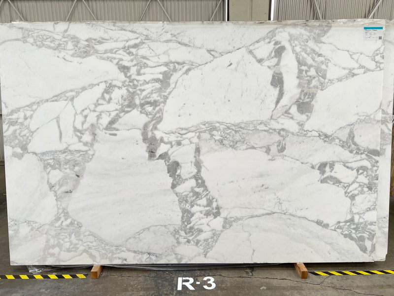MARBLE CALACATTA CARRARA HONED 3/4