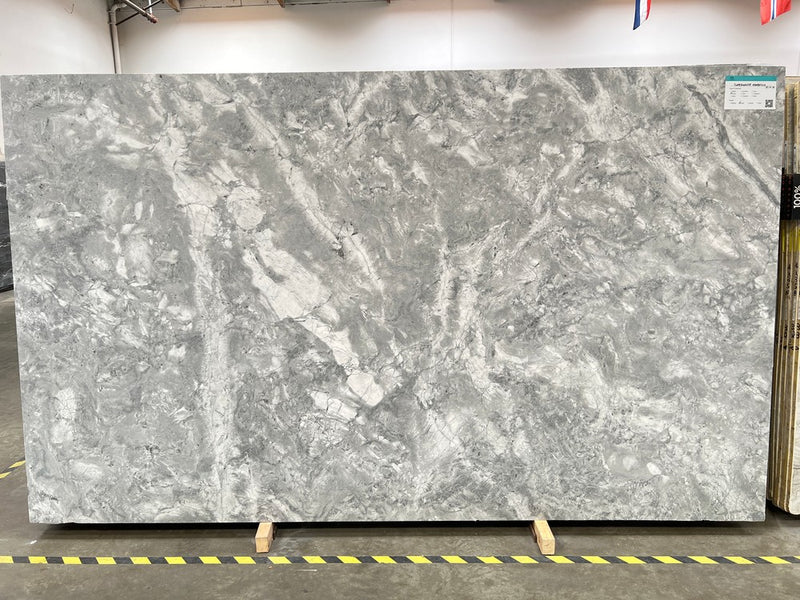DOLOMITE SUPERWHITE ARABESCO HONED 3/4