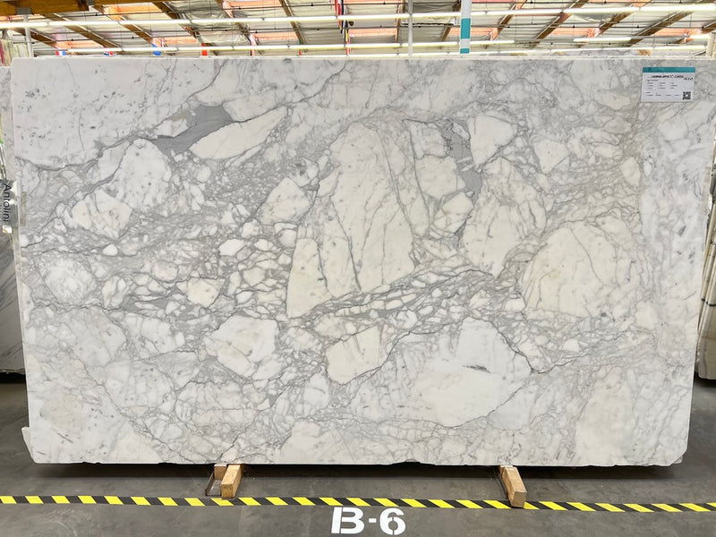 MARBLE CARRARA WHITE C" CLASSIC HONED 3/4"