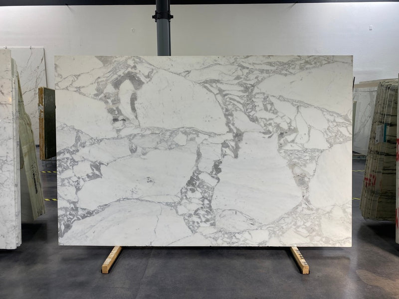MARBLE CALACATTA CARRARA HONED 3/4