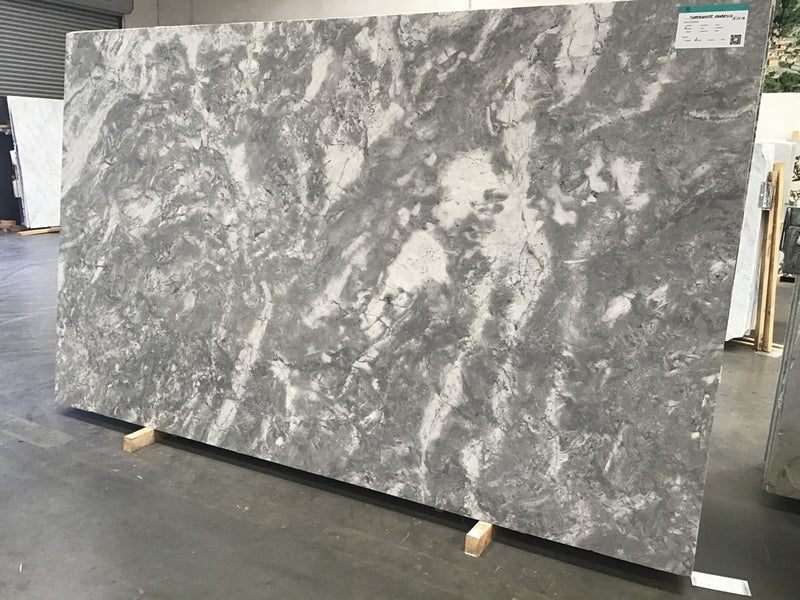 DOLOMITE SUPERWHITE ARABESCO HONED 3/4