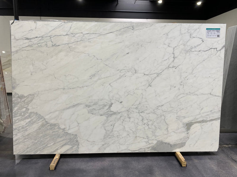 MARBLE CALACATTA CLASSICO SUPERIORE HONED 3/4