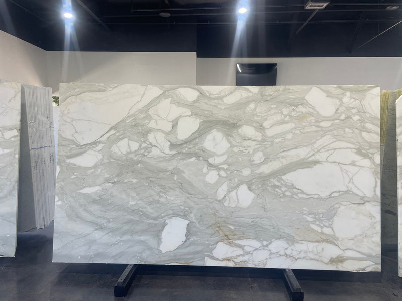 MARBLE CALACATTA HONED 3/4