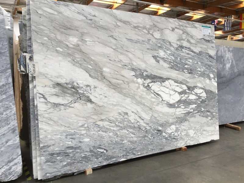 MARBLE CALACATTA MACCHIA GRIGIA HONED 3/4