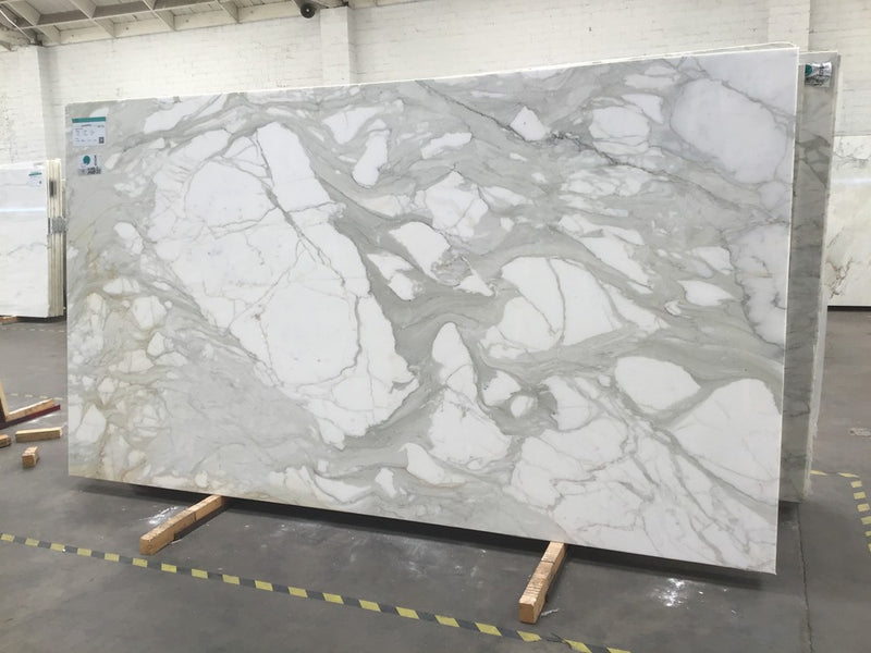 MARBLE CALACATTA HONED 3/4